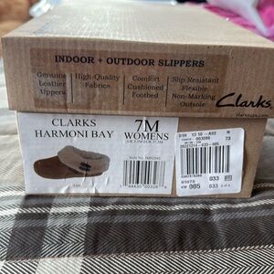 NIB Clarks mule slippers 7M